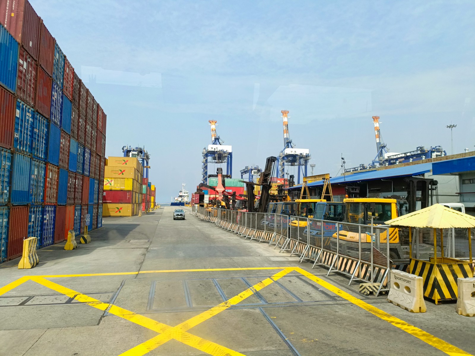 Container terminal with stacked containers and cranes